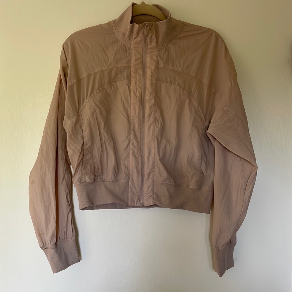 Lululemon Lightweight Cropped Jacket. Sz 4. Dusty pink.